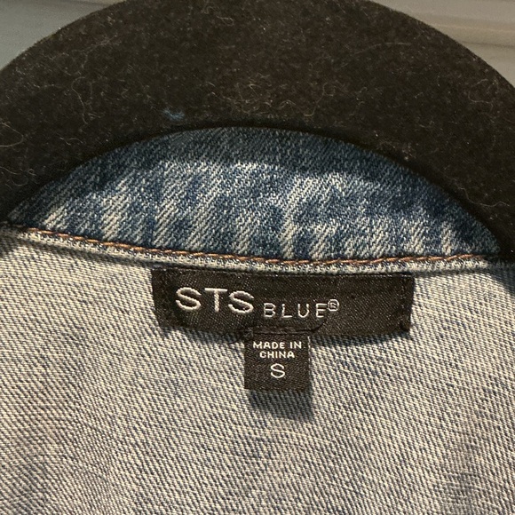 STS Women’s Blue Distressed Denim Jacket Size Small - Picture 2 of 10